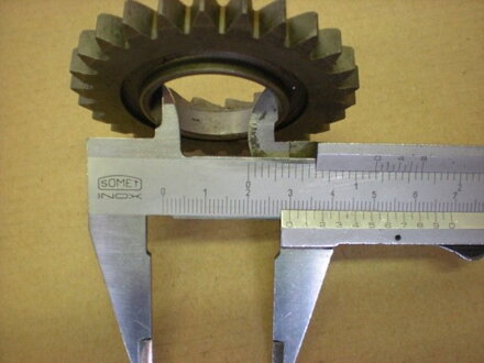 Štart.kolo spojk. koša 27zub.,vnútorný priemer 30mm - Jawa,ČZ 125,175 002985 Štart.kolo spojk. koša 27zub.,vnútorný priemer 30mm - Jawa,ČZ 125,175 002985
