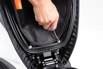 úložný priestor pod sedlo skútra Daytona M001-057